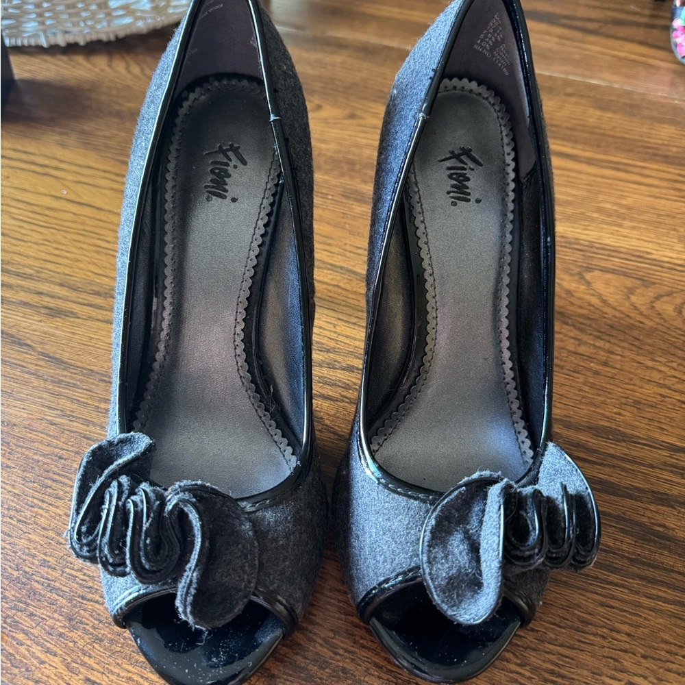 FIONI Clothing Black Peep-Toe Heels with Bow Detail